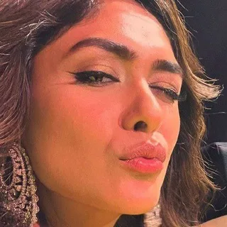 Mrunal Thakur 𓇻🔥 banner