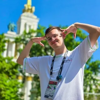 Артур печатает... banner