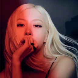ROSÉ's Number One Club banner
